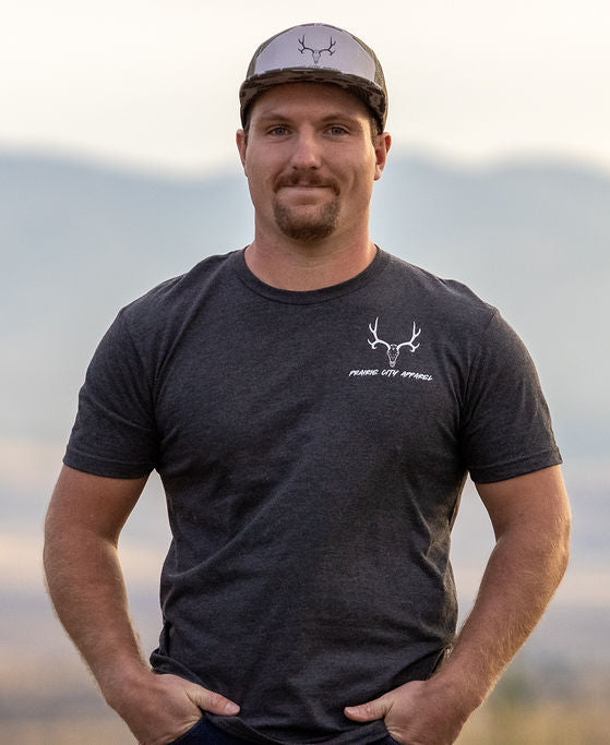 Prairie City Apparel Mule Deer Skull T-Shirt – Dark Heather Gray